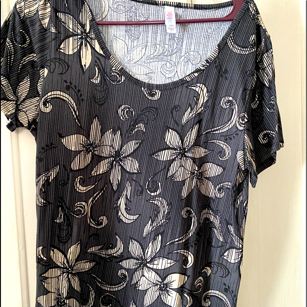 Stunning Large classic tee